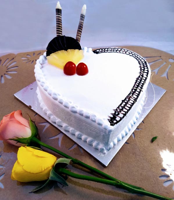1KG Heartshape Pineapple Cake cake delivery Delhi