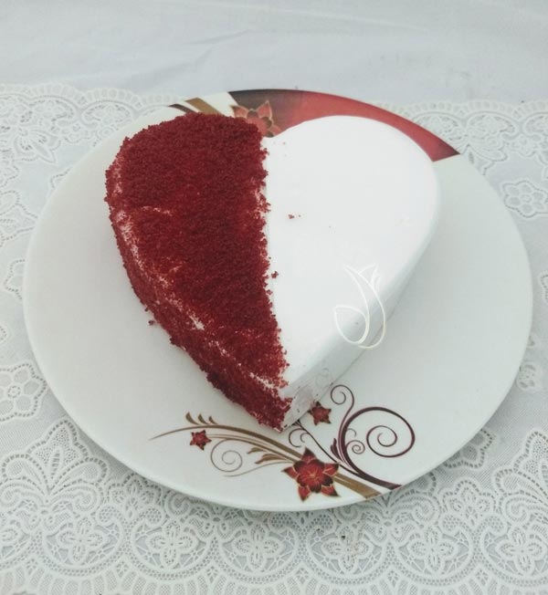 1KG Heartshape Red Velvet Cake cake delivery Delhi
