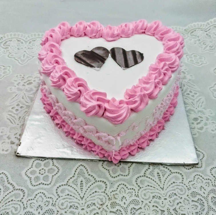 1kg Strawberry Heartshape Cake cake delivery Delhi