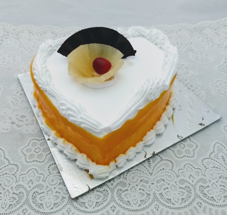 1Kg Pineapple Heart Shape Cake cake delivery Delhi