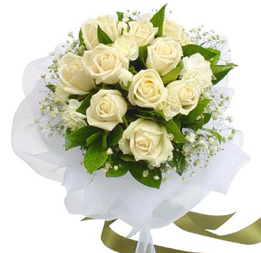 A Bunch of 12 white Roses cake delivery Delhi