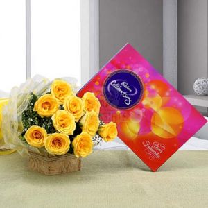 Bunch of Yellow Roses & Small Celebration Pack  cake delivery Delhi