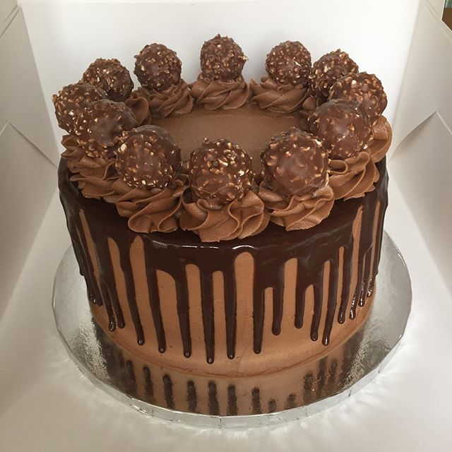 1Kg Creamy Ferrero Rocher Cake cake delivery Delhi